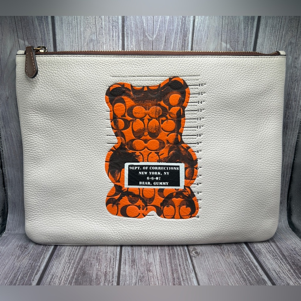 🧸NEW COACH Vandal Gummy Bear Large Leather Zip Clutch Pouch Bag Chalk/ Multi - Picture 3 of 13